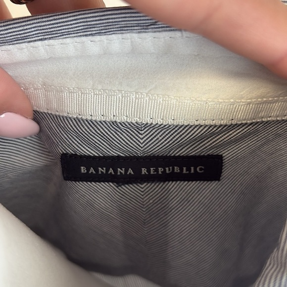 EUC Banana Republic Women’s Stripped Button Down Top - Picture 3 of 5